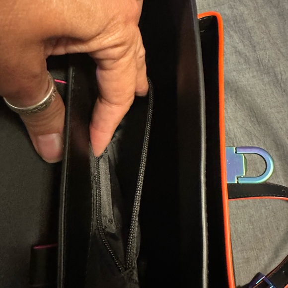 Manhattan Medium Contrast-Trim Leather Satchel 
By MICHAEL KORS - Picture 9 of 15